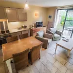 Сasa de vacaciones 1 Bedroom Awesome In Saint-laurent-de-la-ca *