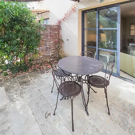 In Saint-laurent-de-la-ca